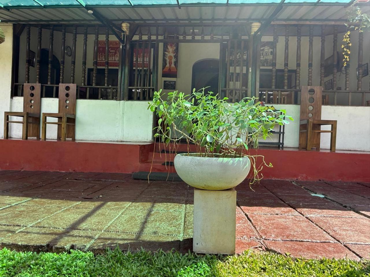 Lake Classical Guest House Kandy Luaran gambar